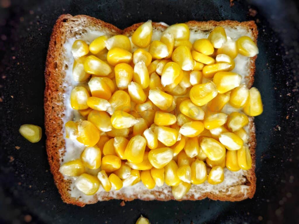 Quick Cheese Corn Sandwich