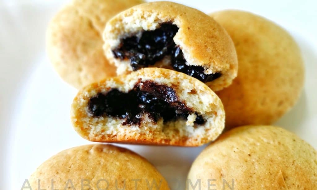 Chocolate filled cookies